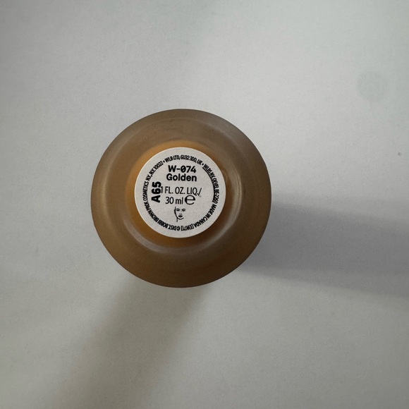 Brand New Bobbi Brown Weightless Skin Foundation with SPF 15 Shade Golden NWT - Picture 5 of 9